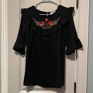 ENTRO embroidered Top